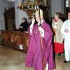 Der Bischof hält Einzug in die Pfarr- und Wallfahrtskirche
