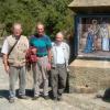 Drei Josefs bei einem der Bildstöcke "Die Freuden und Leiden des hl.Josef"