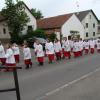 Ministranten im Kirchenzug