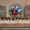 An der Orgelempore: Habemus Papam 
