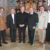 Pfarrgemeinderatsvorsitzender Hans Schweizer, Monsignore German Fischer, Kardinal Meisner, Prälat Alois Haas, Bürgermeister Karl Metzger, Kirchenpfleger Leonhard Lapperger (Ainertshofen)