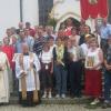 Gruppenbild der Fußwallfahrergruppe mit Dekan Franz Weber und Msgr. German Fischer