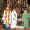 Msgr. German Fischer mit Maria (Sabrina Bergmair) und Josef (Simon Stobl)