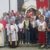 Gruppenbild der Fußwallfahrergruppe mit Dekan Franz Weber und Msgr. German Fischer


