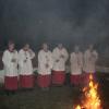 Ministranten am Osterfeuer