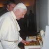 Beim Besuch in seiner bayerischen Heimat hatte Papst Benedikt XVI. am 11. September 2006 im Kapuzinerkloster St. Magdalena in Altötting die beiden Kronen gesegnet.
